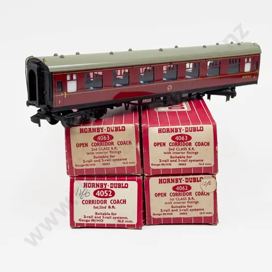 Hornby Dublo Boxed BR Corridor Coaches 4062 4063 x2 4052