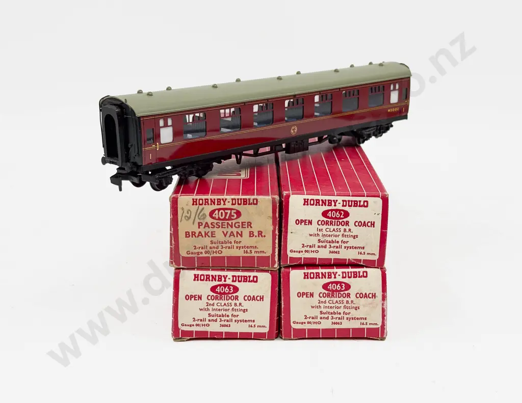 Hornby Dublo Boxed BR Corridor Coaches 4063 x2 4062 4075 Image 1++