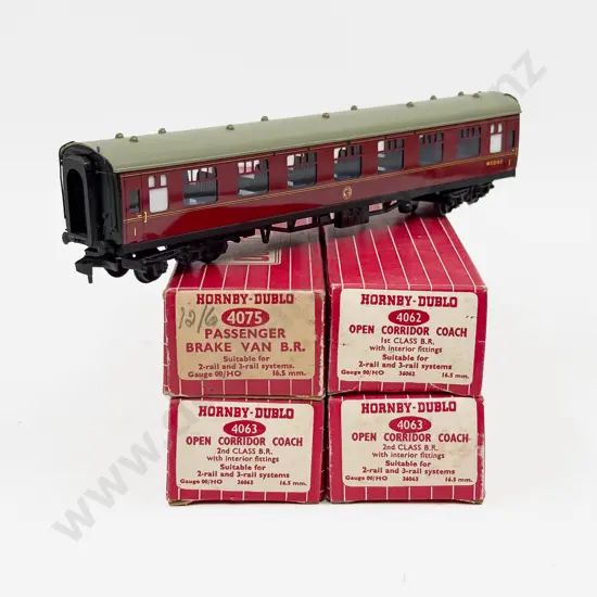 Hornby Dublo Boxed BR Corridor Coaches 4063 x2 4062 4075