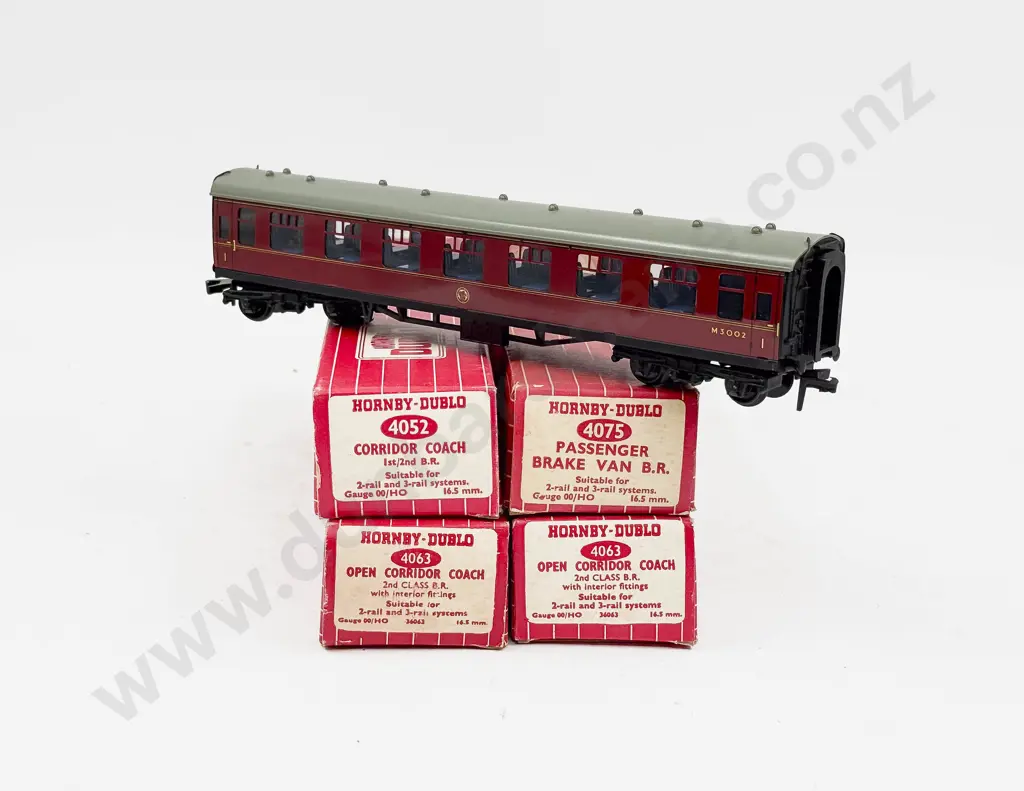 Hornby Dublo Boxed BR Corridor Coaches 4063 x2 4052 4075 Image 1++