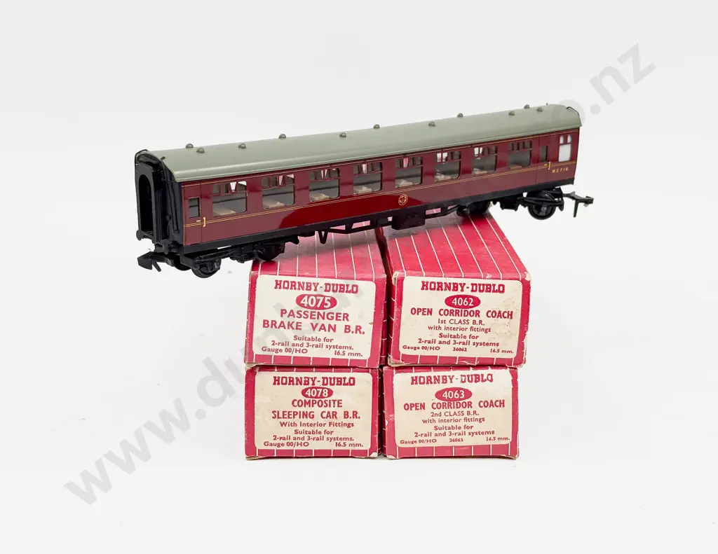 Hornby Dublo Boxed BR Corridor Coaches 4062 4063 4075 4078 Image 1++