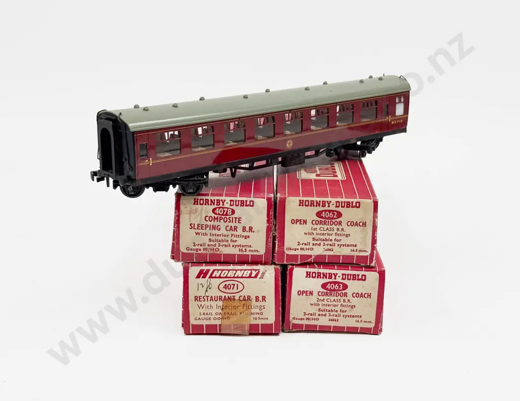 Hornby Dublo Boxed BR Corridor Coaches 4062 4063 4078 4071 Image 1++