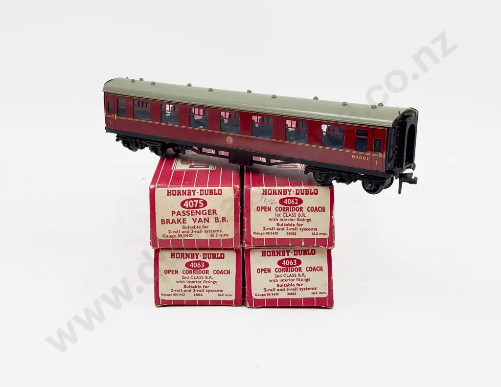 Hornby Dublo Boxed BR Corridor Coaches 4062 4063 x2 4075 Image 1++