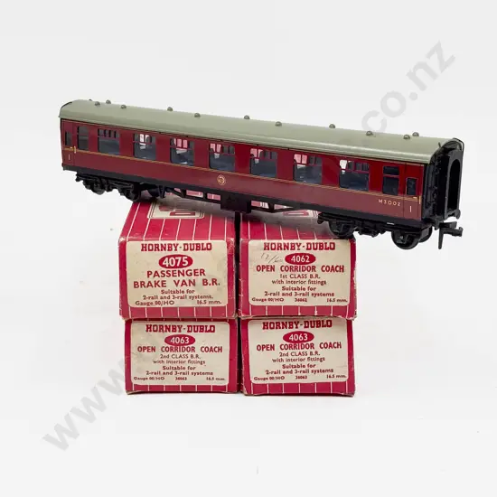 Hornby Dublo Boxed BR Corridor Coaches 4062 4063 x2 4075