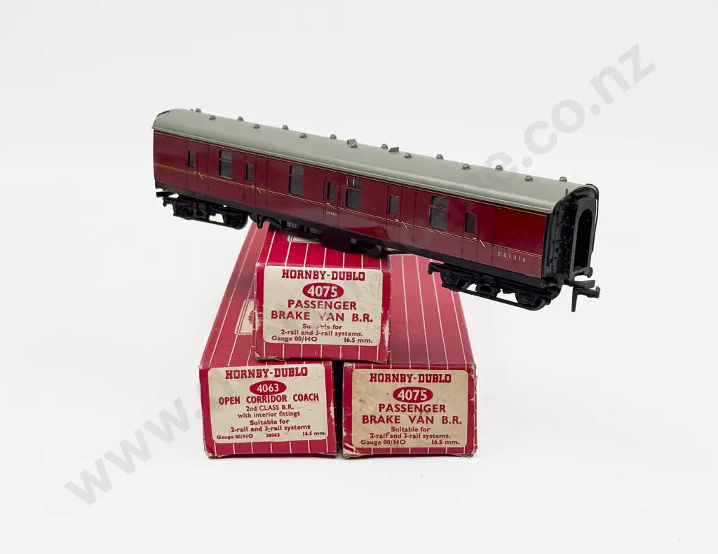 Hornby Dublo Boxed BR Corridor Coaches 4063 4075x2 Image 1++