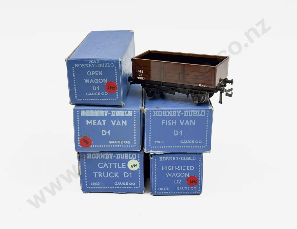 Hornby Dublo Boxed Three Rolling Stock Wagons - fine condition with Cattle & Fish Vans Image 1++