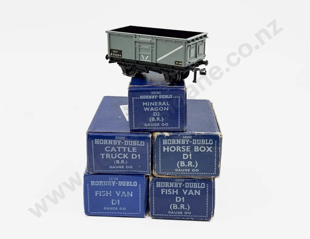 Hornby Dublo Boxed Three Rolling Stock Wagons - fine condition with Cattle & Fish Vans Image 1++