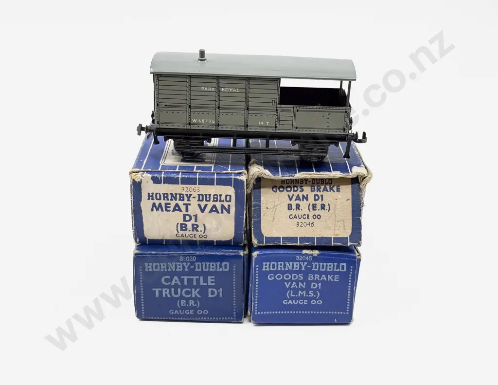 Hornby Dublo Boxed Four Rolling Stock Wagons - play worn Image 1++