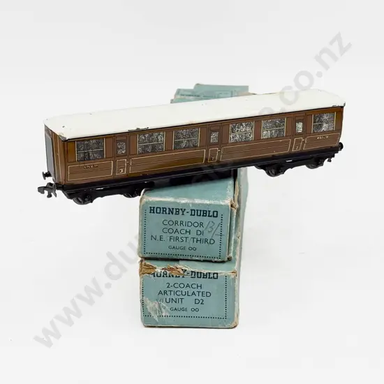 Hornby Dublo Boxed 2-Coach Articulated Unit D2 LNER with 1st/3rd Coach