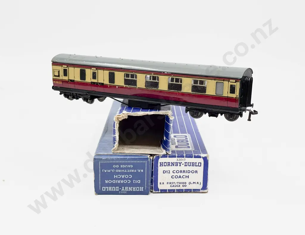 Hornby Dublo Boxed D12 1st/3rd Corridor Coach BR x2 and Brake/3rd Coach Image 1++