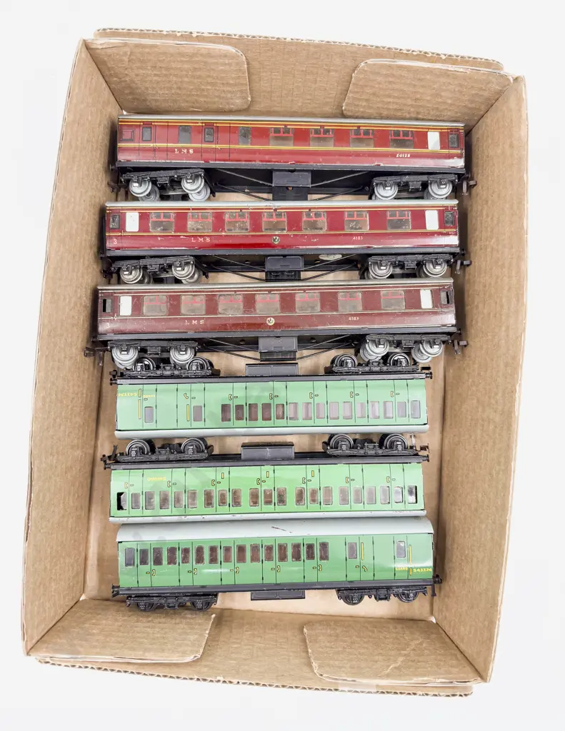 Hornby Dublo Three LMS Corridor Coaches and Three Southern Coaches Image 1++