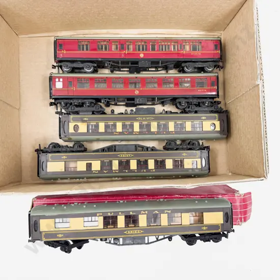 Hornby Dublo Three Pullman Coaches and Two BR Corridor Coaches