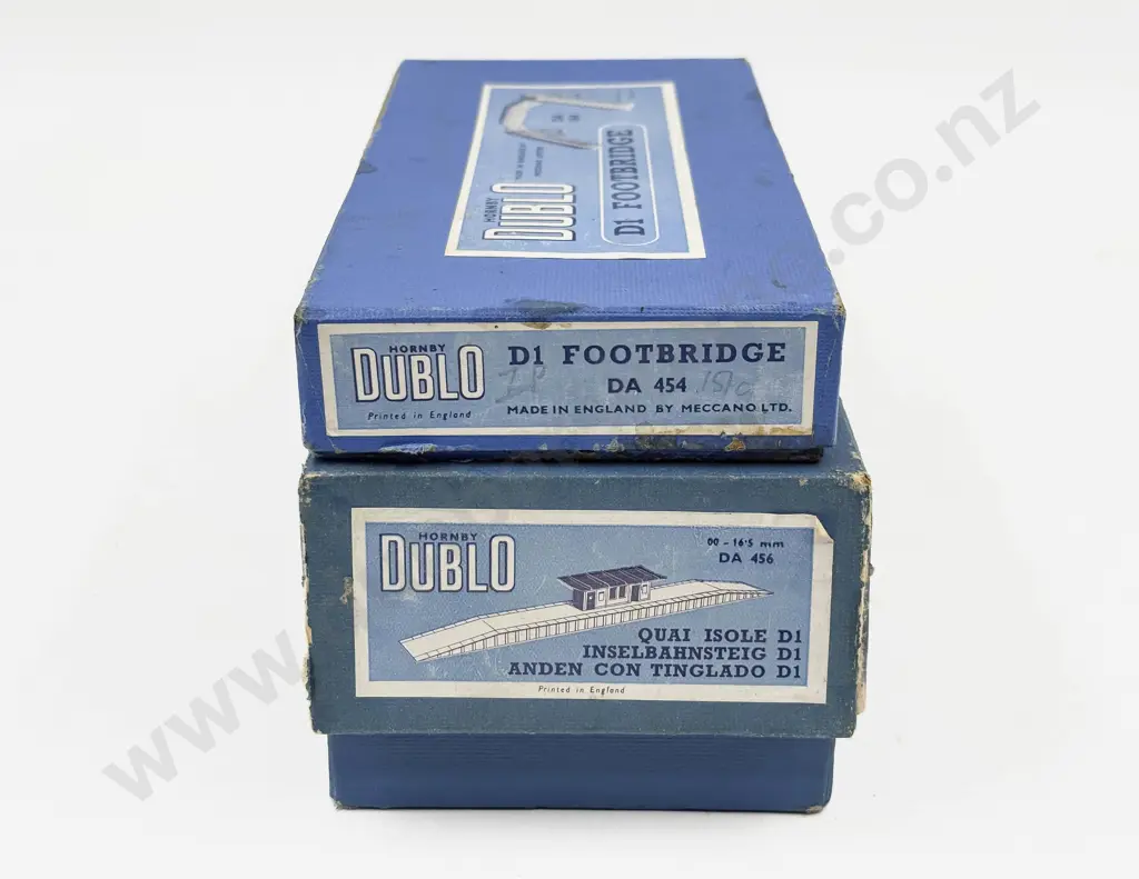 Hornby Dublo Boxed D1 Island Platform and Footbridge Image 1++