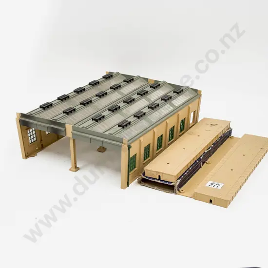 Hornby Dublo (Plastic) Engine Shed Kit with Two Platforms