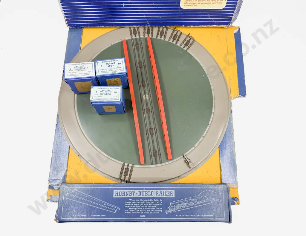 Hornby Dublo Part Boxed D1 Turntable with Buffers Stops and Railer Image 1++
