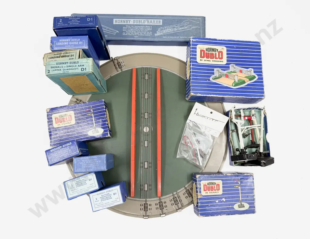 Hornby Dublo Boxed and Unboxed Turntable Buffers Stops Level Crossing Railer and Assorted Signals Image 1++