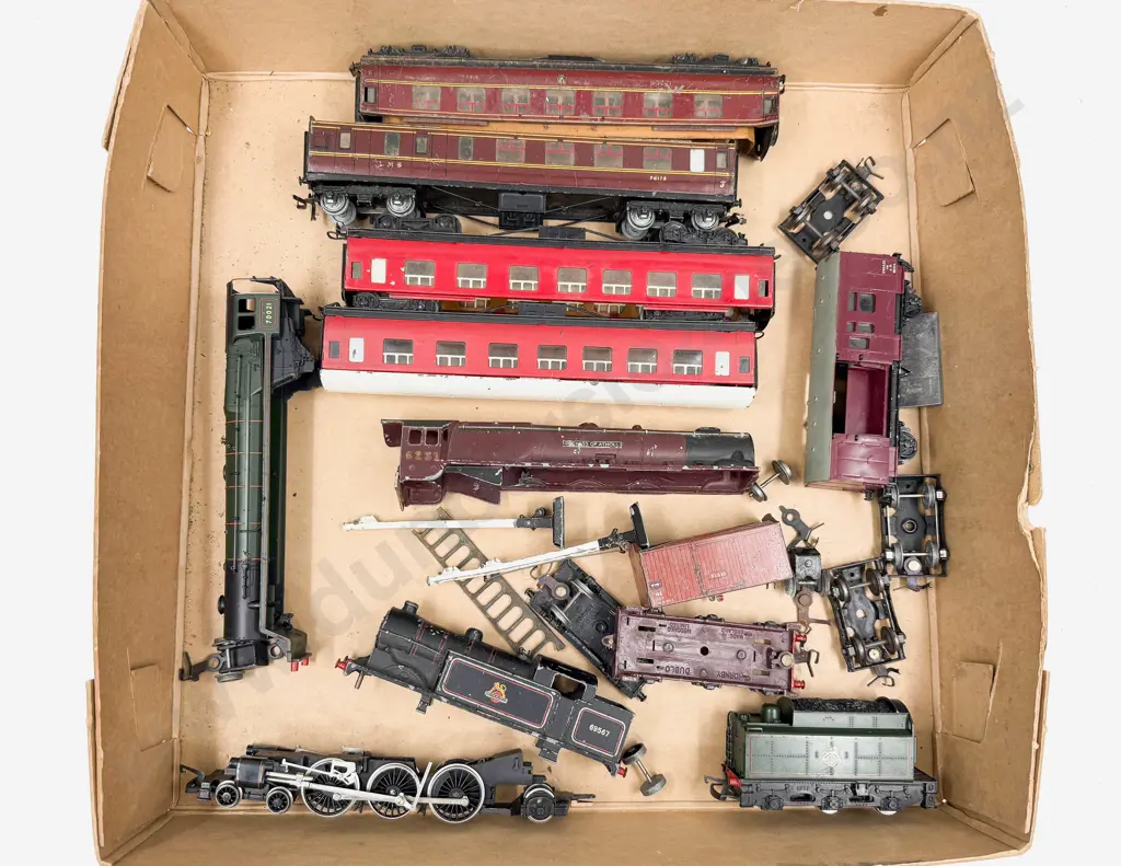 Hornby Dublo Small Qty Engine and Carriage Parts Image 1++