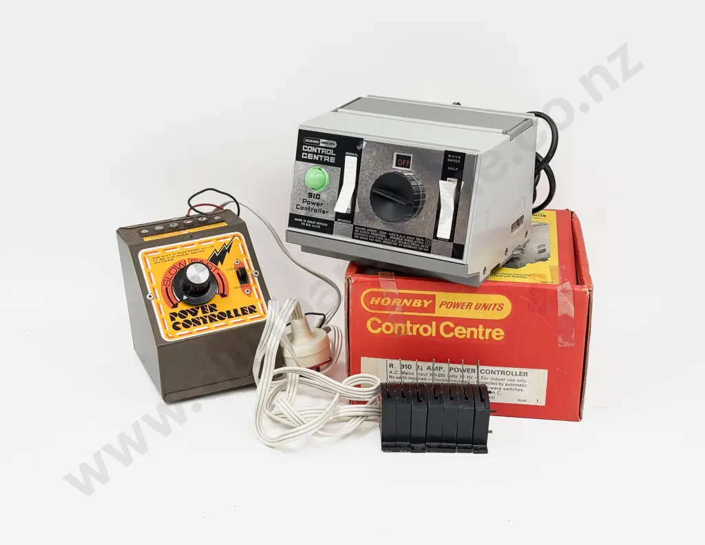 Hornby Boxed R910 Control Centre and Triang Power Controller with Bank of Seven Switches Image 1++