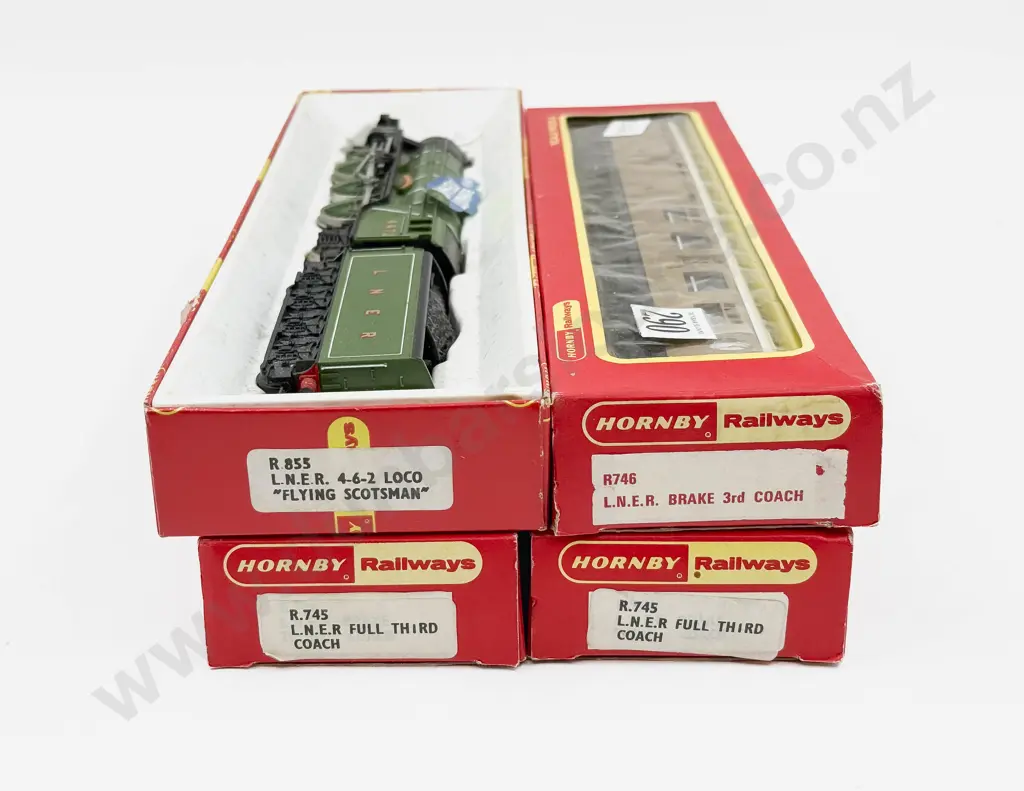 Hornby Boxed R855 LNER 4-6-2 Locomotive Flying Scotsman with R745 Three Coaches Image 1++