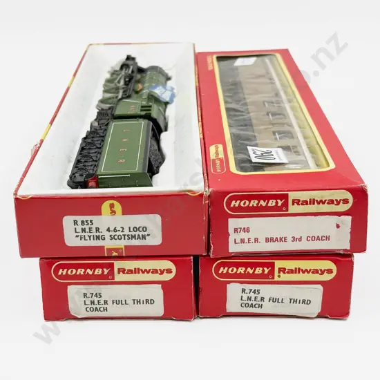 Hornby Boxed R855 LNER 4-6-2 Locomotive Flying Scotsman with R745 Three Coaches