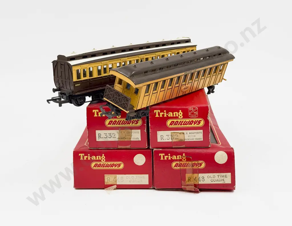 Triang Railways Boxed R448 R332 Six Old Time Coaches Image 1++