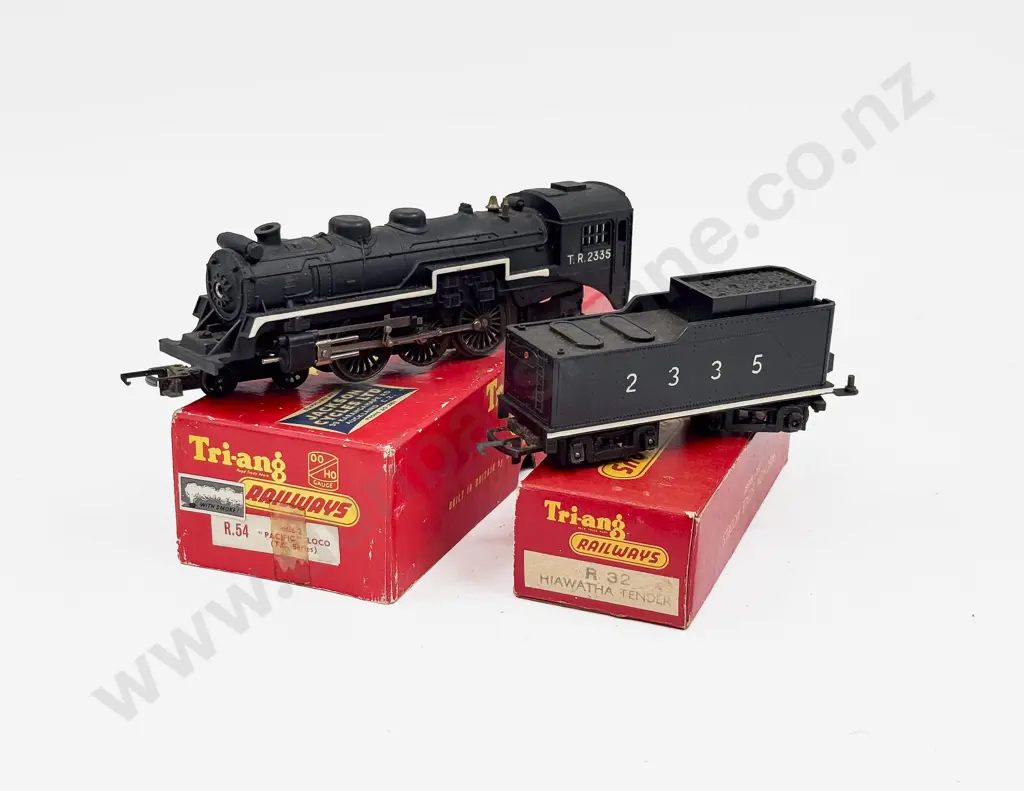 Triang Railways Boxed R54 Hiawatha 4-6-2 Pacific Locomotive and 2335 Tender Image 1++