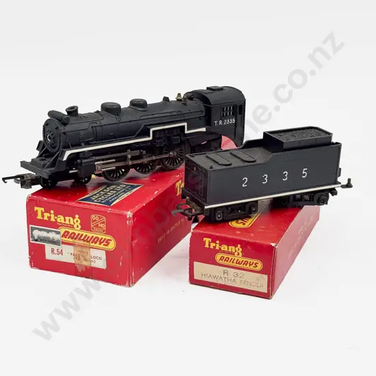 Triang Railways Boxed R54 Hiawatha 4-6-2 Pacific Locomotive and 2335 Tender