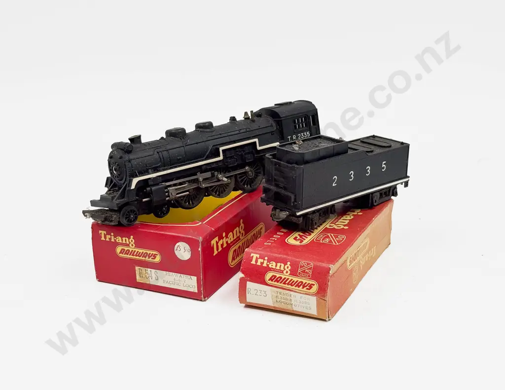 Triang Railways Part Boxed R54 Hiawatha 4-6-2 Pacific Locomotive and 2335 Tender Image 1++