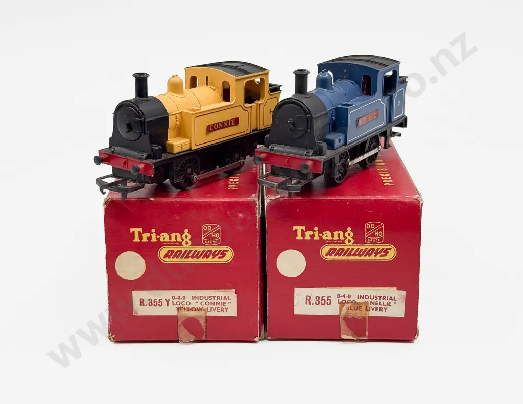 Triang Railways Boxed R355 0-4-0 Industrial Locos 'Connie' yellow livery and 'Nellie' blue livery Image 1++