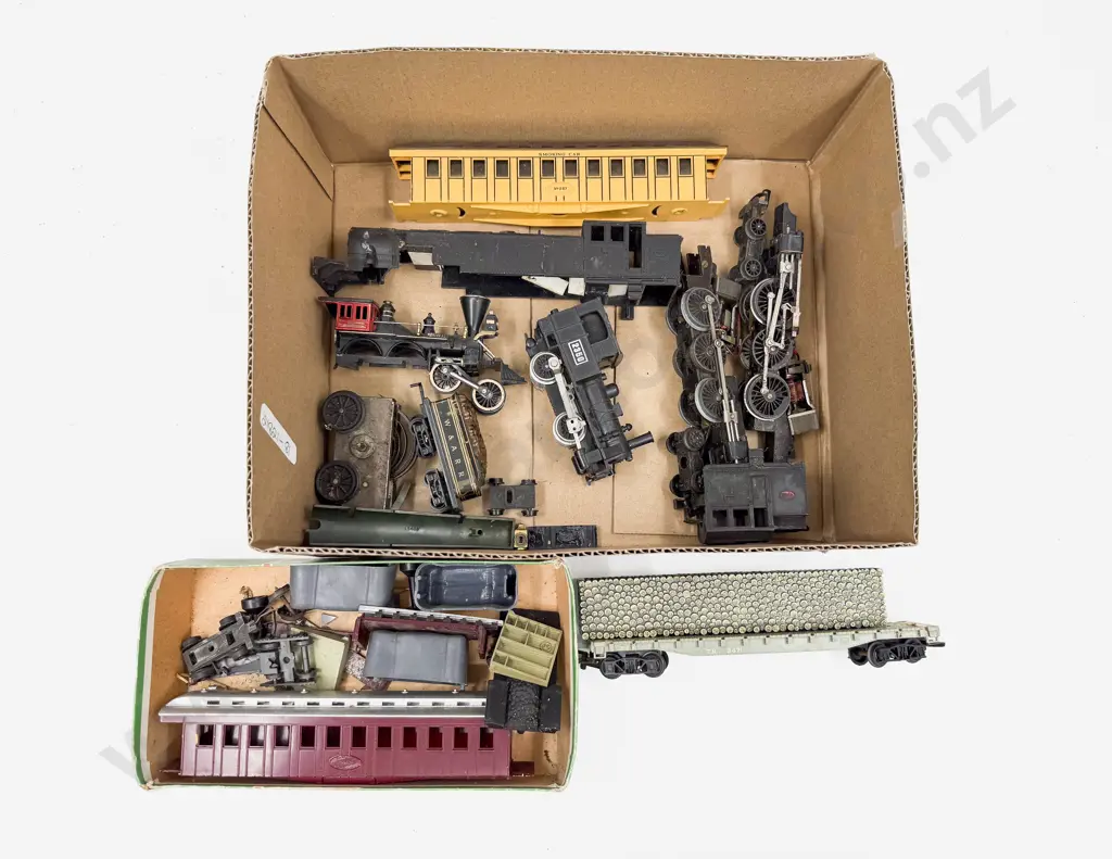 Two Triang R56 4-6-4 Tank Loco Engines only with Parts and Wagon Parts Image 1++