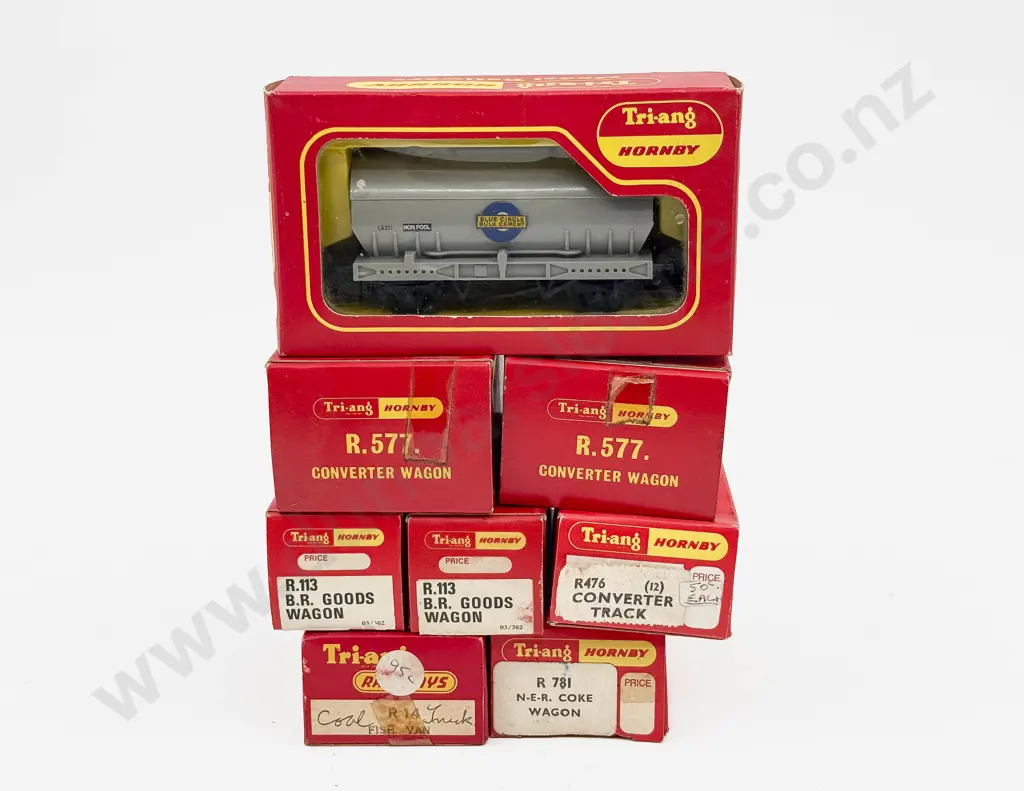 Triang Hornby Boxed Five Short Base Rolling Stock Wagons With Converter Wagon x2 & Converter Track Image 1++