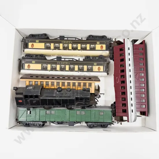 Triang Railways R56 4-6-4 Tank Loco 4830 with Six Assorted Passenger Coaches