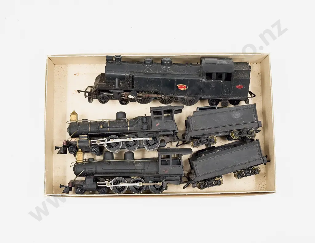 Two Unknown 4-6-0 Prairie Type Locomotives & Tender with Triang 4-6-4 Tank Loco Image 1++