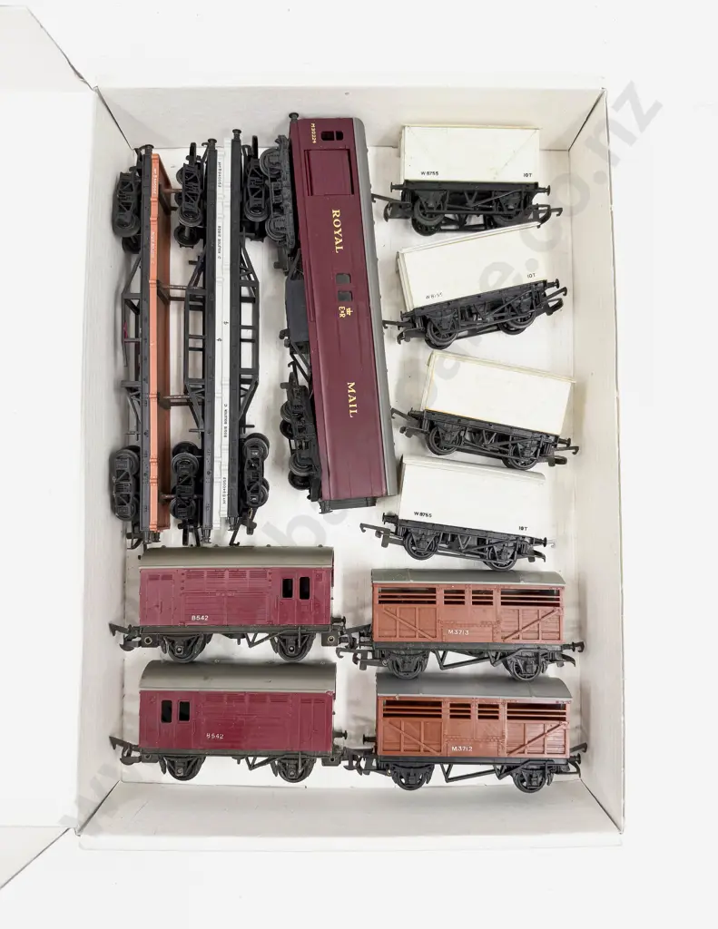 Triang Railways Twelve Rolling Stock Wagons Image 1++