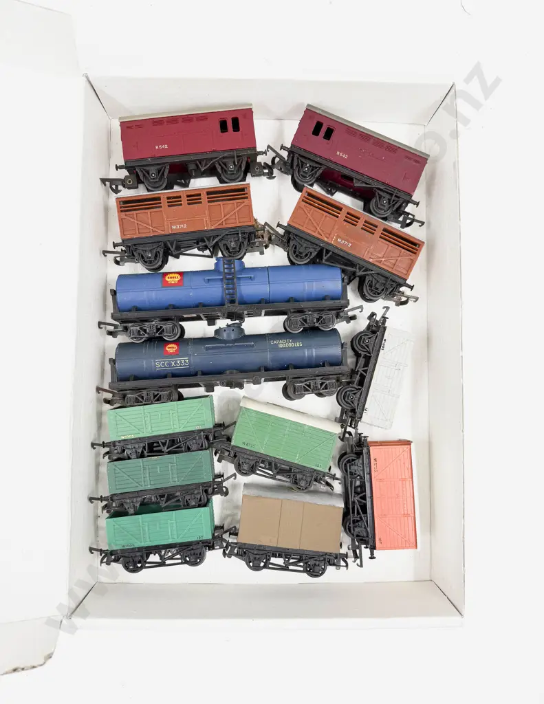 Triang Railways Thirteen Rolling Stock Wagons Image 1++