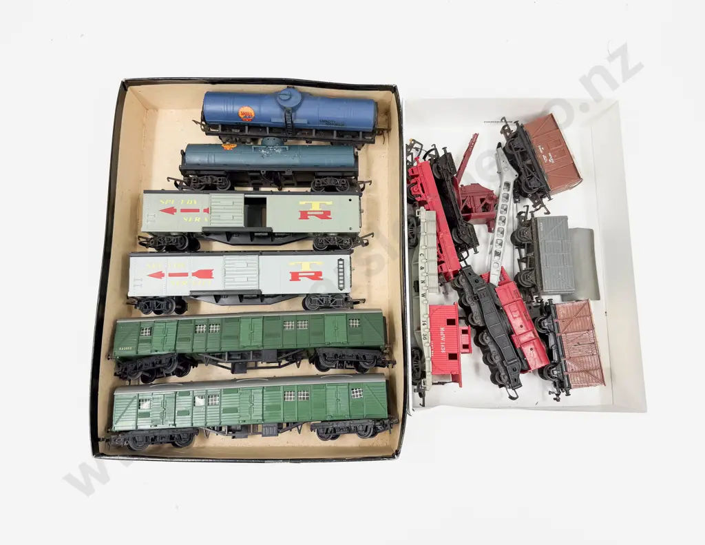 Triang Railways and Mixed Manufacture Twelve Rolling Stock Wagons Image 1++