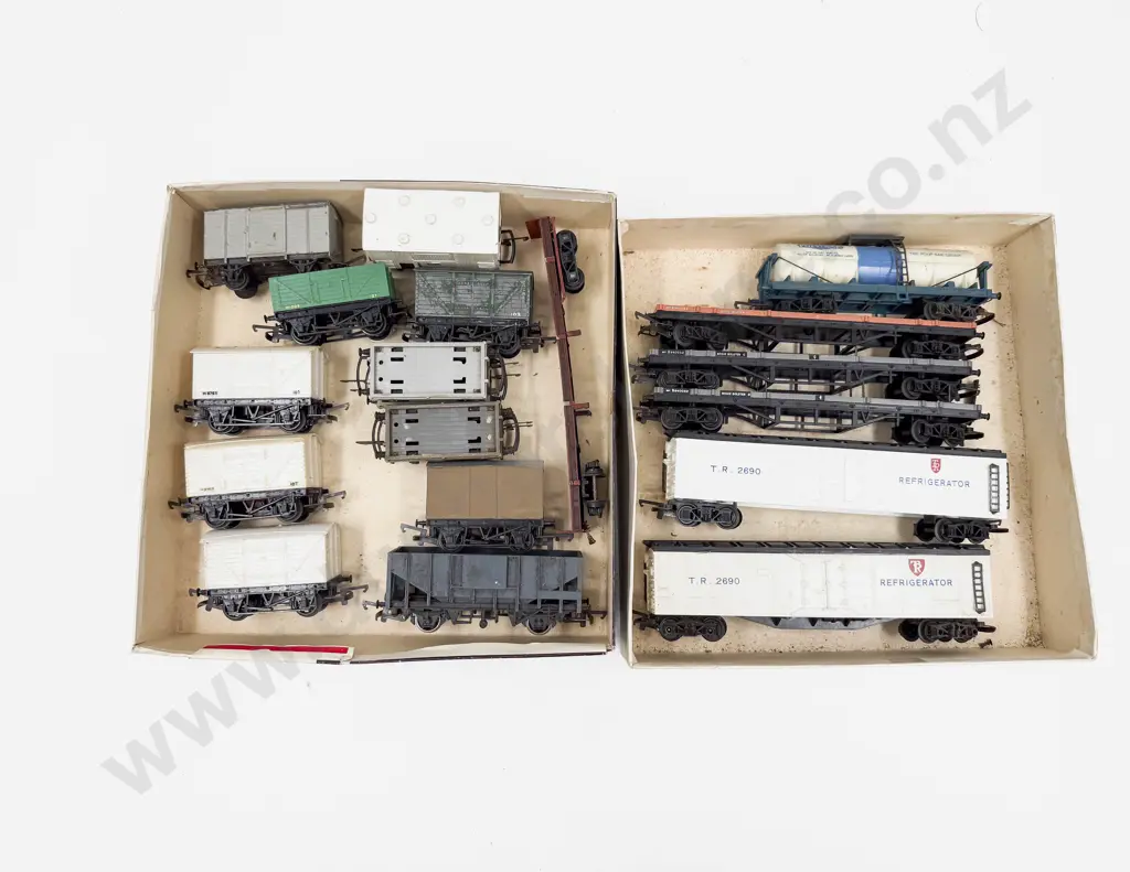 Triang Railways 15 Rolling Stock Wagons Image 1++