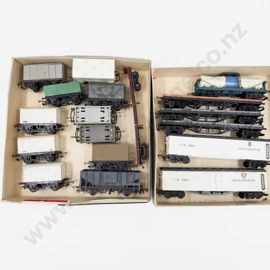 Triang Railways 15 Rolling Stock Wagons
