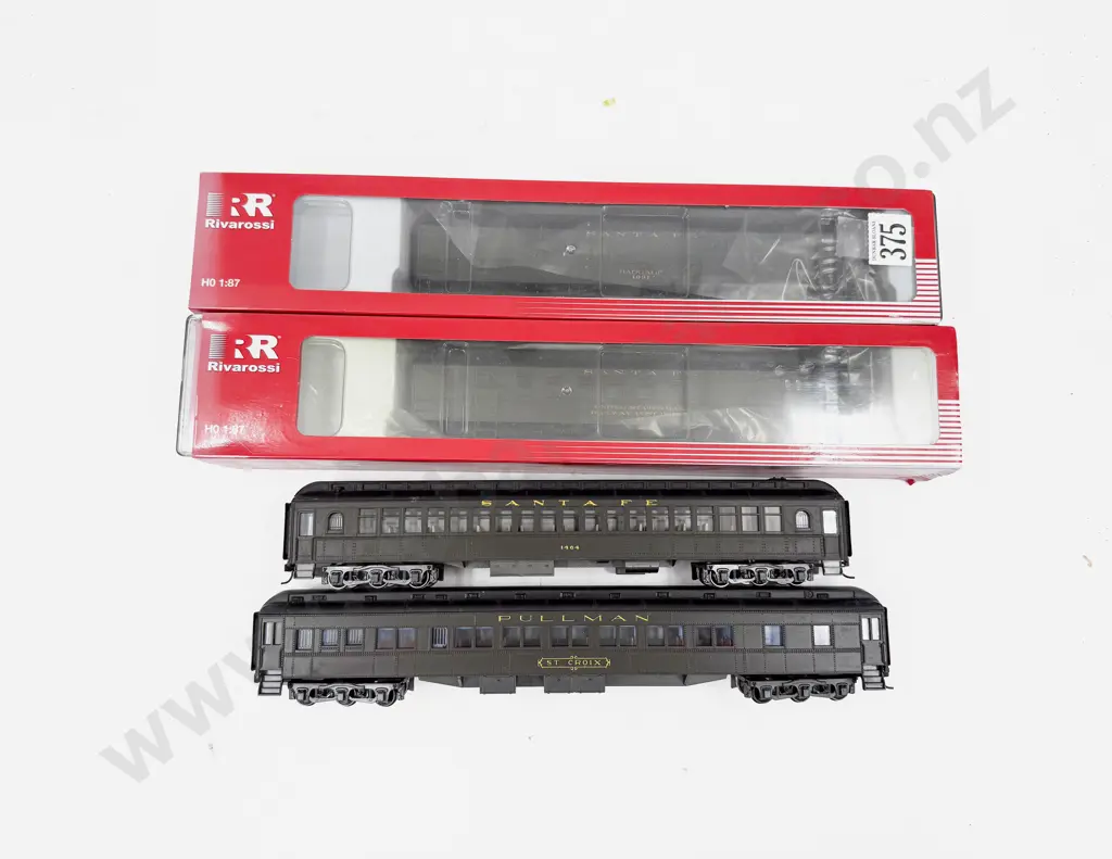 Rivarossi HO Santa Fe Baggage and Railway Post Office Coaches with unboxed Pullman and Passenger Coaches Image 1++