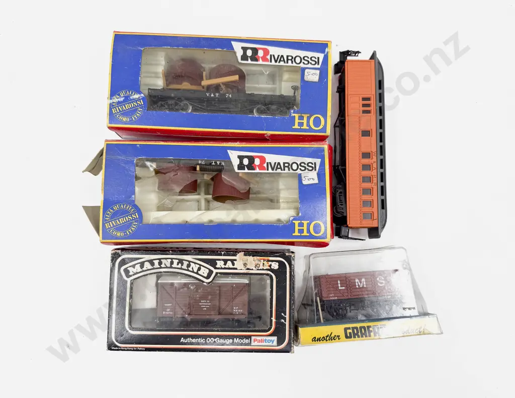 Rivarossi HO Boxed 2316 x2 V&T Oil Time Tank Car with Grafar and Mainline Wagons Image 1++