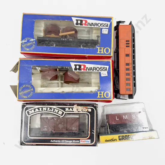 Rivarossi HO Boxed 2316 x2 V&T Oil Time Tank Car with Grafar and Mainline Wagons