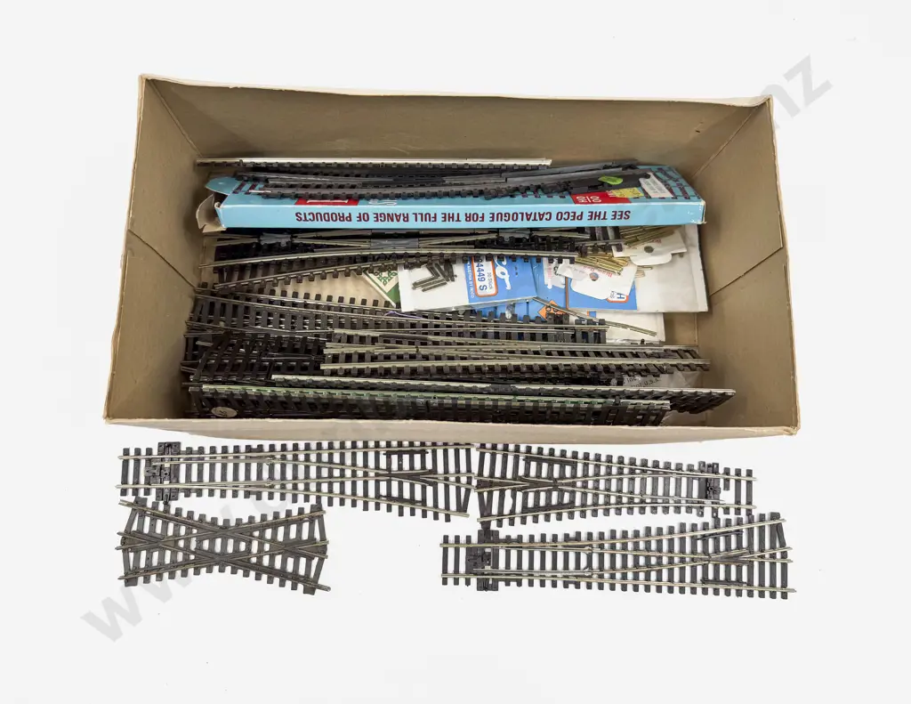 Peco Streamline As New Various Turnouts with Qty Rail Joiners Image 1++