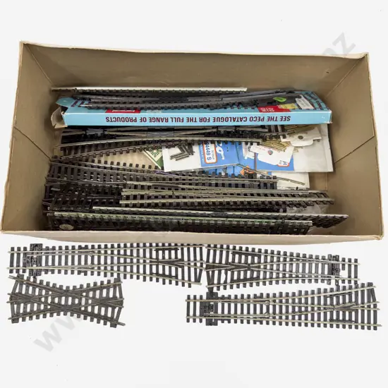 Peco Streamline As New Various Turnouts with Qty Rail Joiners