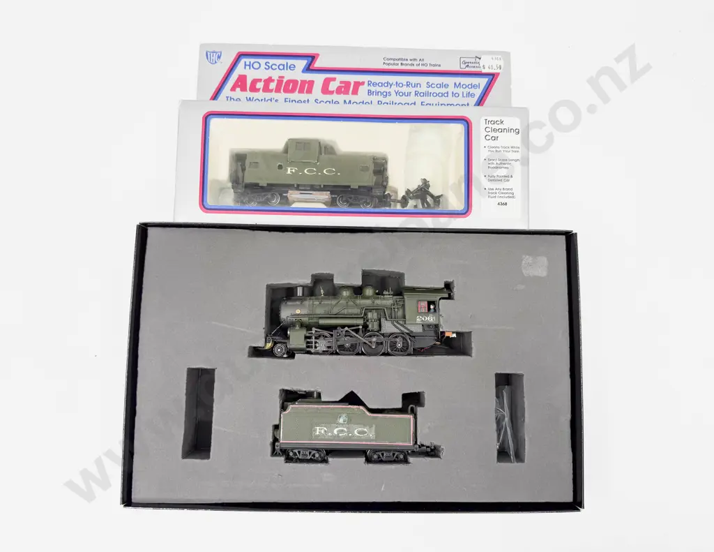 Bachmann HO Spectrum Baldwin 2-8-0 Loco & Tender 206 FCC with Track Cleaning Car FCC Image 1++