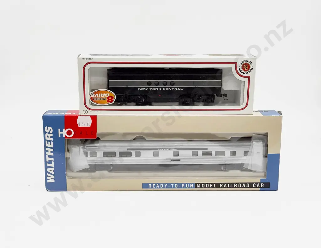 Bachmann HO Boxed EMD FT-B Unit New York Central with Walthers Penn Central Passenger Coach Image 1++