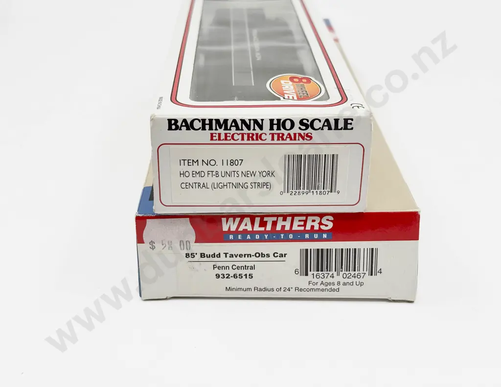 Bachmann HO Boxed EMD FT-B Unit New York Central with Walthers Penn Central Passenger Coach Image 1++