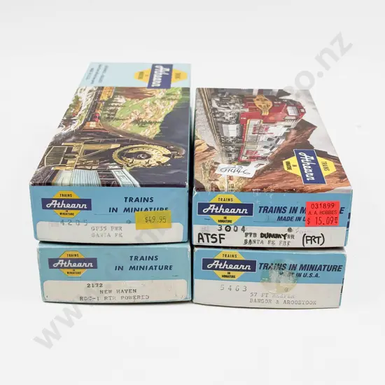 Athearn Boxed Powered RDC-1 RTR New Haven Loco - Santa Fe GP35 Diesel and Dummy with Reefer