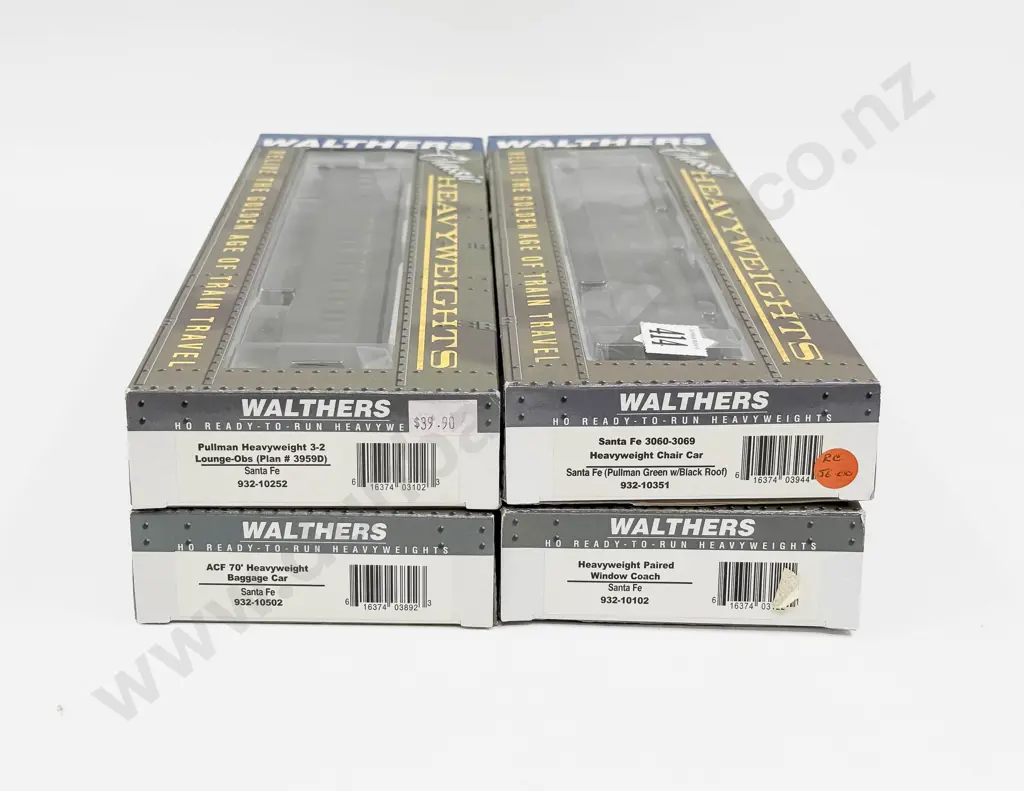 Walthers HO Four Santa Fe Passenger Coaches Image 1++