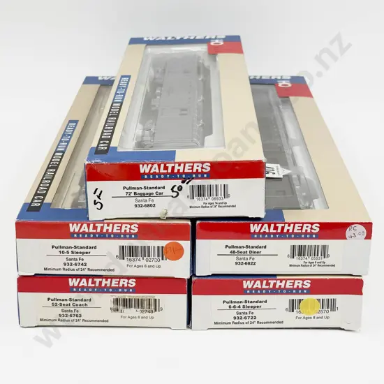 Walthers HO Ready to Run Series Santa Fe Five Passenger Coaches