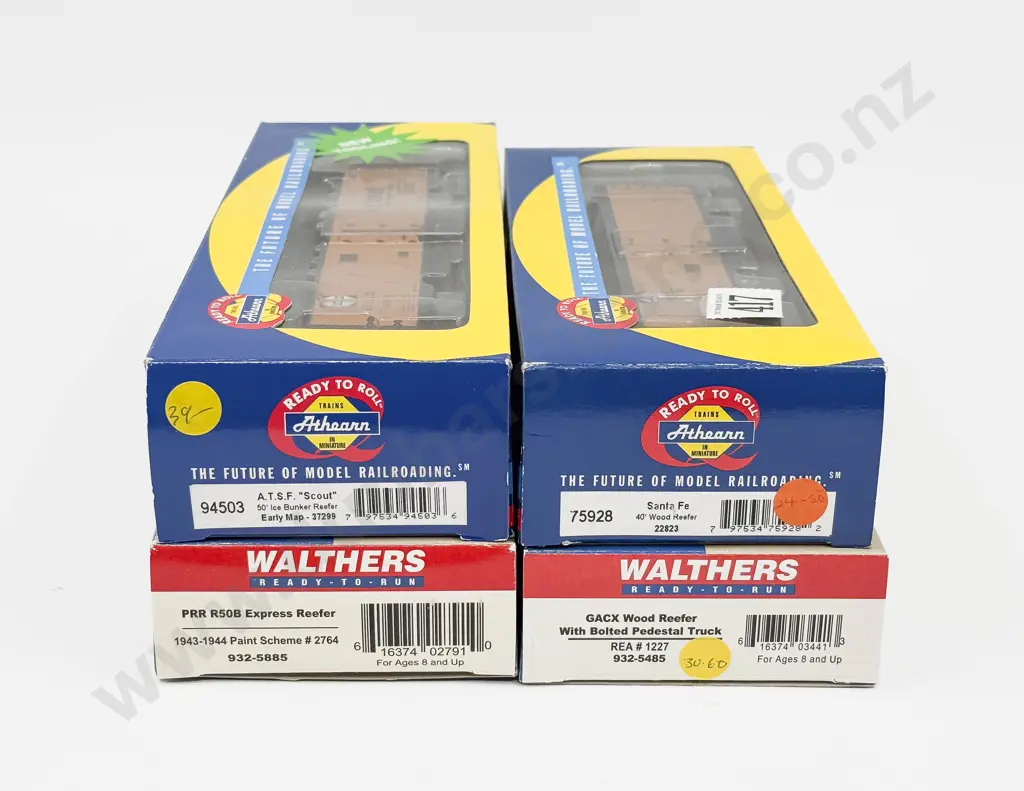 Walthers and Athearn HO Four Rolling Stock Box Cars Image 1++